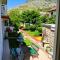 Prostrani apartman sa divnim dvorištem - 特雷比涅
