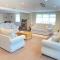 Whittonlodge sleeps28 Hottub pool table