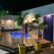 Casa nova, piscina, área gourmet e muito conforto.