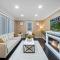 Elegant Oasis 4 Bedroom Home Away from Home