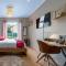 SUITE ET CHAMBRES COSY CHEZ A&M -ELEGANT HOME, CALME, CAMPAGNE, PARKING gratuit