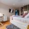 SUITE ET CHAMBRES COSY CHEZ A&M -ELEGANT HOME, CALME, CAMPAGNE, PARKING gratuit