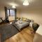 New city flat, 3 x double bed en-suite bedrooms, private kitchen & lounge, free private parking & own workspaces - Exeter