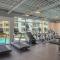Waterside Retreat: Modern 2BR, Mins to Beach & Apt - 萨拉索塔