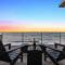 The Malibu 5 - No. 3 - Beachfront 1 Bd w pvt balcony parking beach access - Malibu