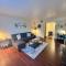 Quiet Cozy 2BR APT Black out Curtains - بيوريا