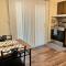 Quiet Cozy 2BR APT Black out Curtains - بيوريا