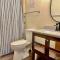 Quiet Cozy 2BR APT Black out Curtains - بيوريا