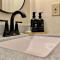 Quiet Cozy 2BR APT Black out Curtains - بيوريا