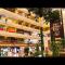 Ghumloo/com - Super Deluxe Stay at Finest Mall Gaur City (Bar, Club, Rajhansh Cinemas, Food Court, SuperMart etc..)