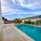 Villa Kiwi 3 min to the Beach with Private Magnesium Pool & Dive Rinse Tank