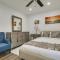 Pool and Hot Tub Spacious Villa in Coral Springs!