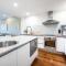 Light Resort Style Haven in Darling Harbour