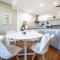 Light Resort Style Haven in Darling Harbour