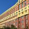 Light Resort Style Haven in Darling Harbour