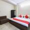 OYO Club Residency Near Tdi Mall