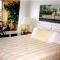 Hale-Hoola B & B