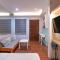 La salle Avenue Condo Residences