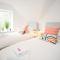 Stylish 2 Bedroom Apt - Parking - 5 Mins walk to Beach