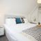 Stylish 2 Bedroom Apt - Parking - 5 Mins walk to Beach