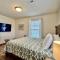 Charming remodeled 2 bed GEM Middletown