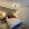 Family Cottage in Llandudno with Parking