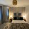 Family Cottage in Llandudno with Parking