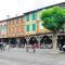 No 14 , 15 meters plein centre Mirepoix apartment Très Calme Netflix ,Terrace Sleeps 4 70 m2