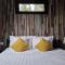 Forest A-frame & Max River chalet with Jacuzzi and River-Porumbacu