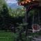 Forest A-frame & Max River chalet with Jacuzzi and River-Porumbacu