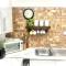 Great Studio near Airport - SUPER HOST 2 YEARS RUNNING!