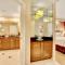 Strip View Suites - No Resort Fee ! - لاس فيغاس