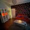 Edinburgh TWO BEDROOM apartment with free side street parking 24 hours