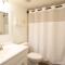 Stunning coastal condo with ocean and pool views from the balcony! - نيو سميرنا بيتش