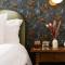 Petit Soleil - Bed, Breakfast and Bar