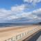 Seaviews Apartment 2, Whitley Bay Sea Front - Whitley Bay