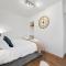 5 Bedroom House with Free Parking, Garden, Super Fast WiFi, Smart TVs with Virgin TV and Netflix by Yoko Property