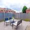 NEW! Spacious 2-bed Apartment in Crewe by 53 Degrees Property, ideal for Business & Professionals, FREE Parking - Sleeps 6