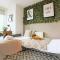 Luxury 1 Bedroom Apartment with Balcony - Central MK - Free Parking, Fast WiFi and Smart TV by Yoko Property - Milton Keynes