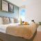 Luxury 1 Bedroom Apartment with Balcony - Central MK - Free Parking, Fast WiFi and Smart TV by Yoko Property - Milton Keynes