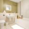 Luxury 1 Bedroom Apartment with Balcony - Central MK - Free Parking, Fast WiFi and Smart TV by Yoko Property - Milton Keynes