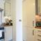 Luxury 1 Bedroom Apartment with Balcony - Central MK - Free Parking, Fast WiFi and Smart TV by Yoko Property - Milton Keynes