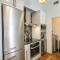 Luxe Long Beach Condo with Pool 1 Mi to Shoreline! - Long Beach