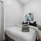Sleek 2BR - Walking distance to Times Square