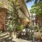 East Melbourne unit with courtyard - ملبورن