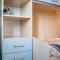 Blue Marine - Trilocale con Smart Tv, WiFi Gratuito, Aria Condizionata, ideale per Famiglie