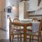Blue Marine - Trilocale con Smart Tv, WiFi Gratuito, Aria Condizionata, ideale per Famiglie
