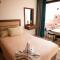 Pyramids View fort inn & Roof Top Access - القاهرة