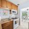 Downtown Cottage - Walk to the Beach & Restaurants