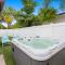 Newly renovated 3 bedrooms near the beach and res1